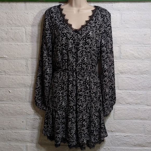 Ditsy Floral Print Black Dress - Picture 10 of 12